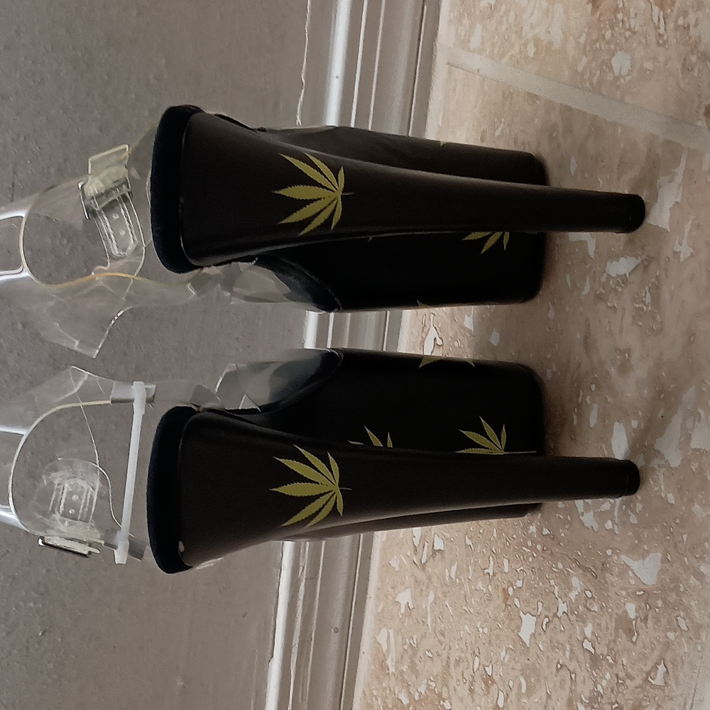 Hustler Xtra Platform Heels with Leaf Design - Picture 2 of 5